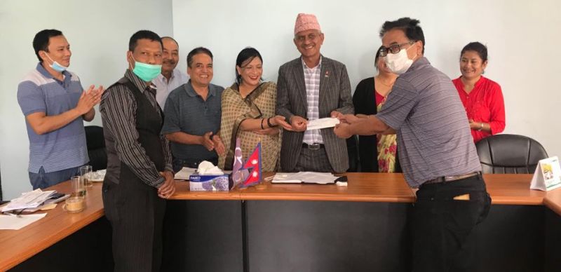 धौलागिरी सहकारी समूहका २७ सहकारीद्धारा कारोना कोषमा सहयोग